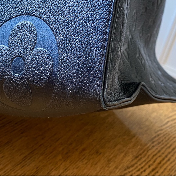 Authentic Louis Vuitton Black OnTheGo GM with authentic LV Bandeau - Picture 9 of 17